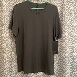 Lululemon Fundamental T, new with tags, a gorgeous green